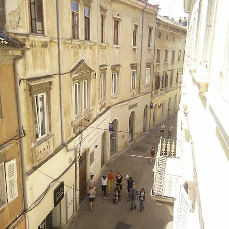 Dejan Apartment 2-Top Centar-Old Town Studio Pula Extérieur photo